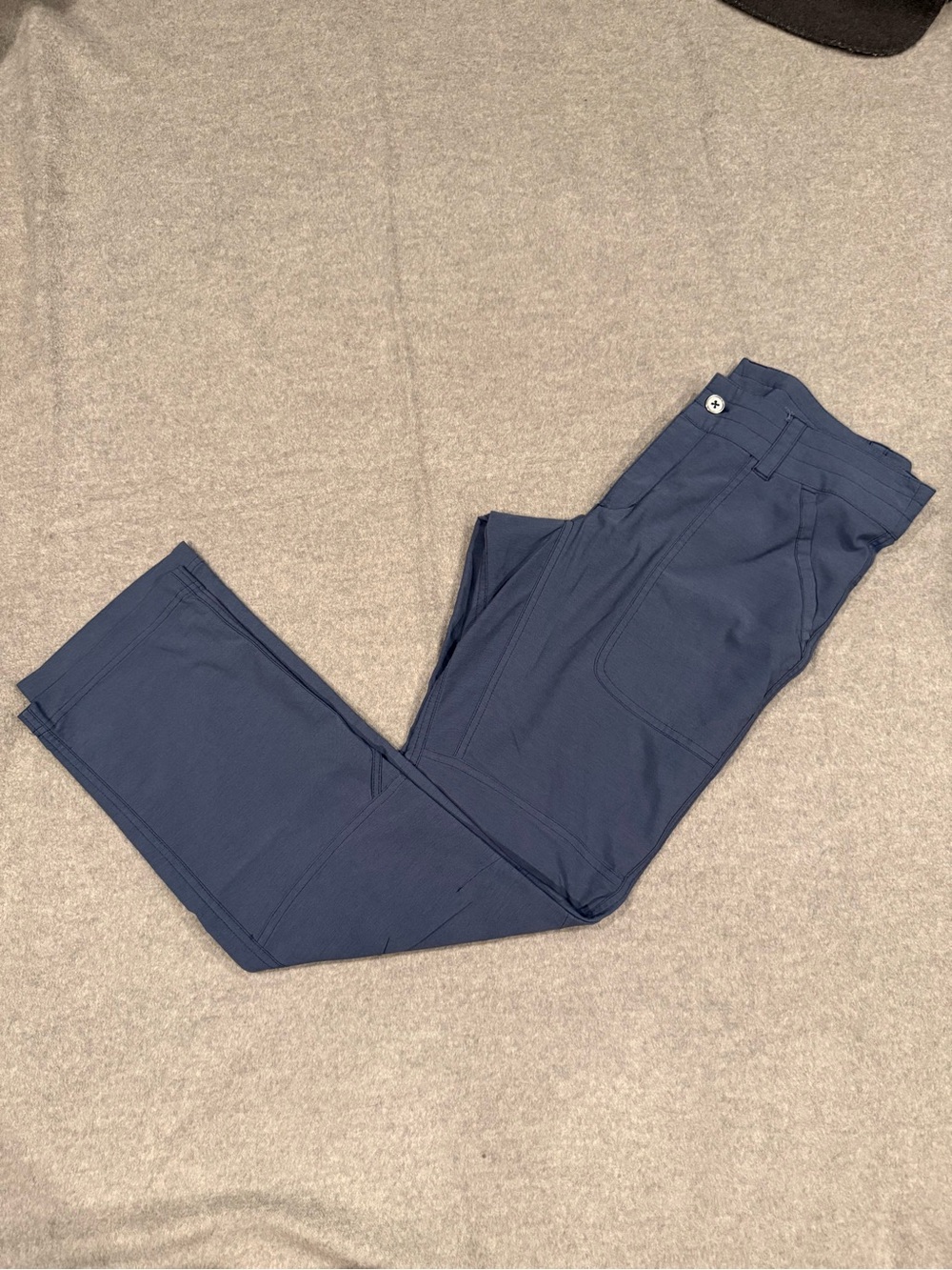 Women’s size 8 short. Columbia hiking/active pants